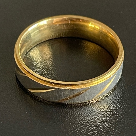 6mm gold silver stainless steel ring for men - Picture 3 of 10